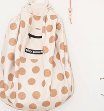 Lade das Bild in den Galerie-Viewer, play pouch Teppich